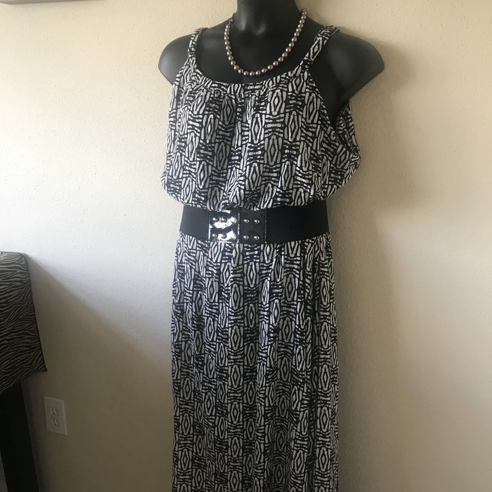 BLACK AND WHITE MAXI DRESS